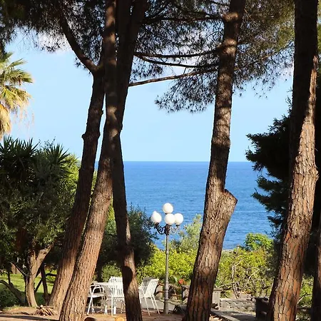 Delle Palme Aci Trezza